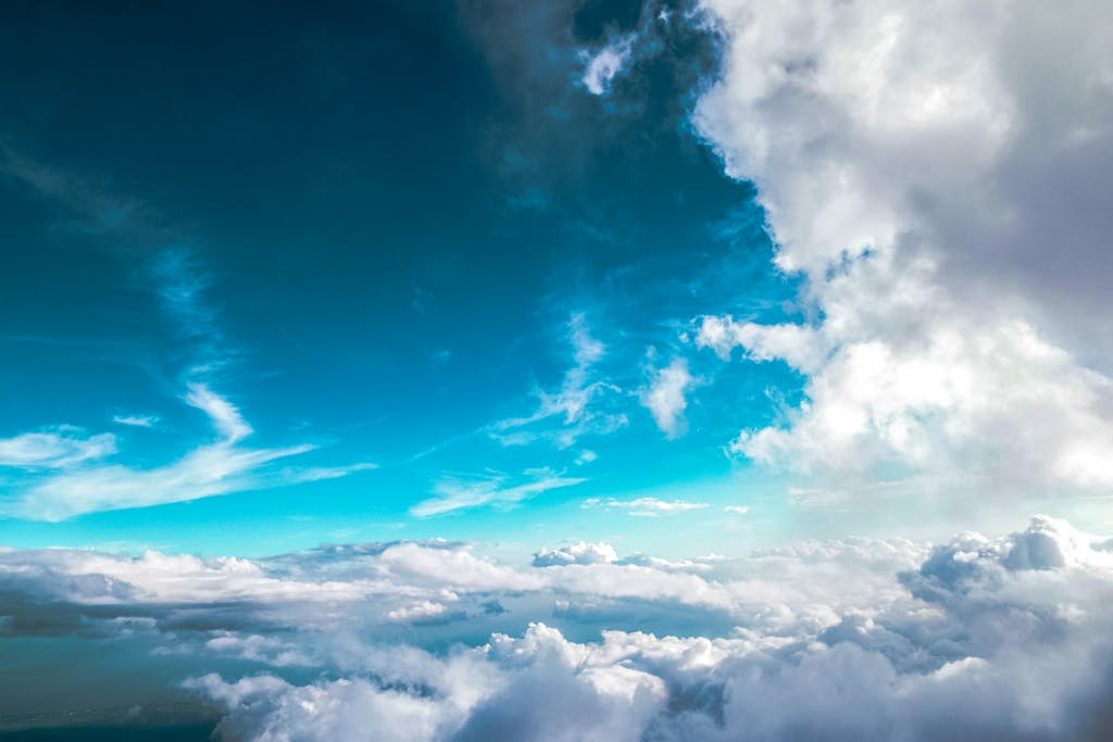 Serlig Breathtaking view of clouds with vibrant blue sky above, offering a dreamy skyscape